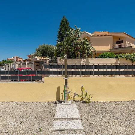 Mika Villa Capitana